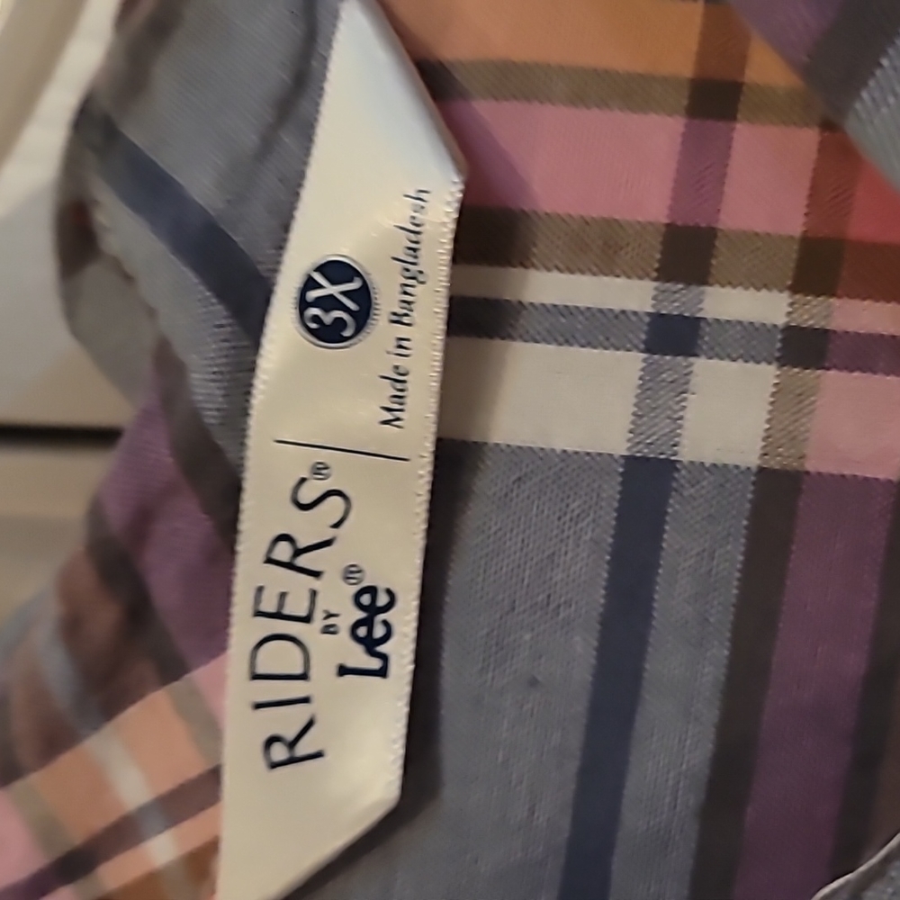 3x button down - Picture 2 of 2